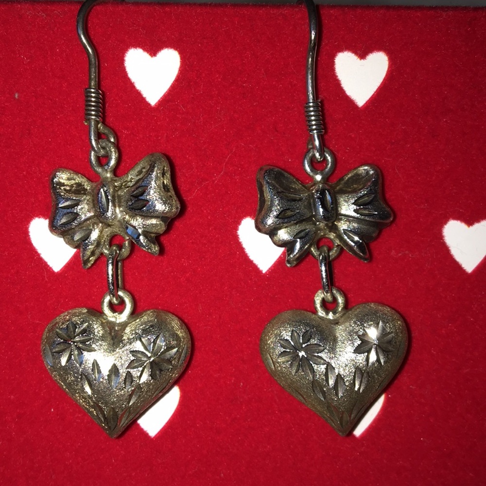 Heart and bow antiqued silver earrings 💕🎀🛍